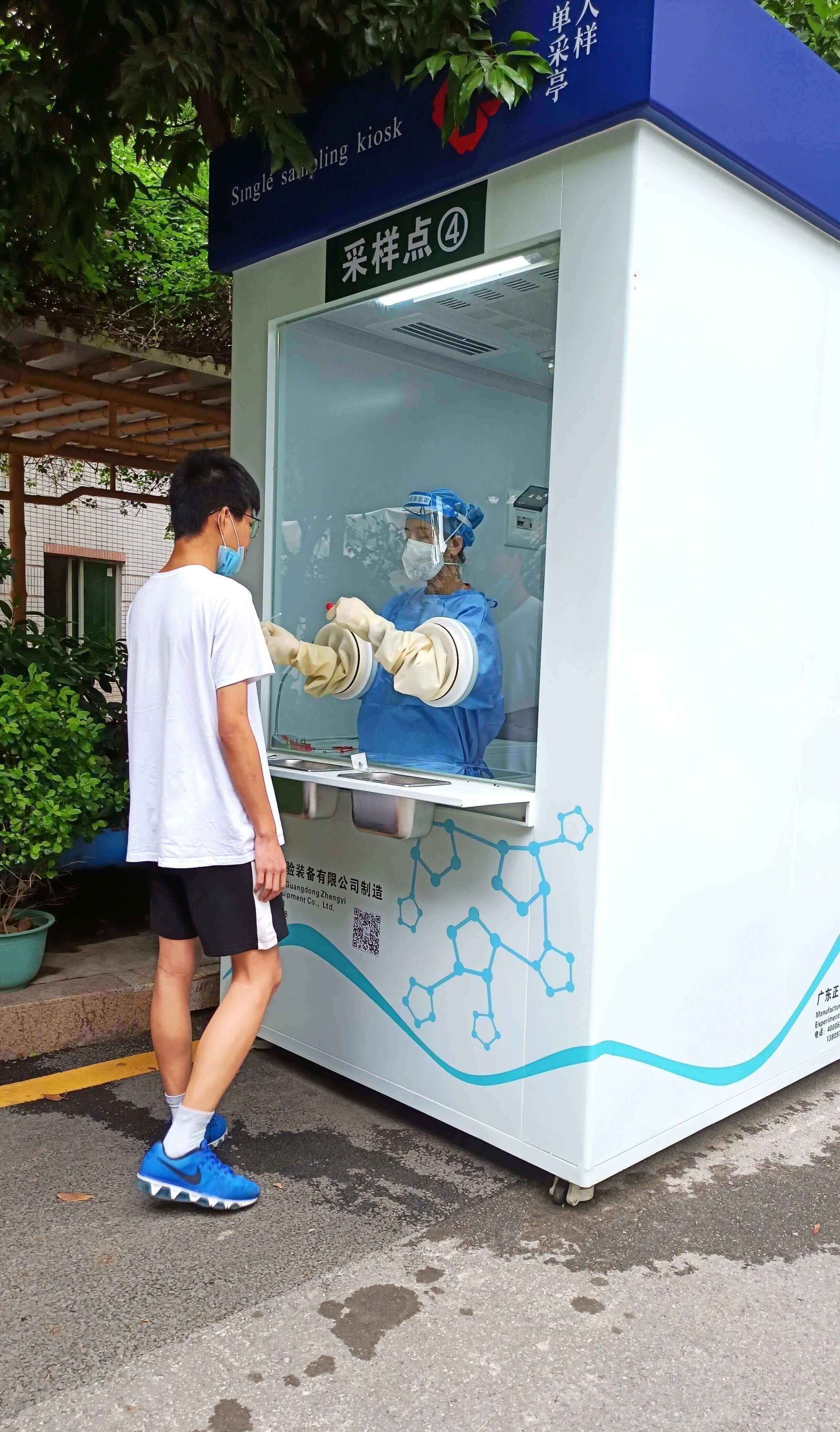 医护人员的“新武器”——核酸检测采样亭